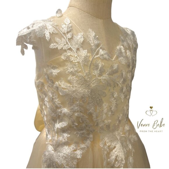 HALLOWEEN SALE!!!  BUY NOW ONLY - Girls Cream Lace Dress with Simple Train - Picture 4 of 4